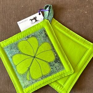 Pair Green Clover Pot Holders